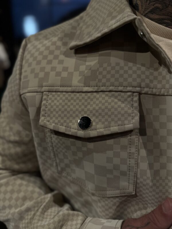 JAQUETA PREMIUM LV RUBBERIZED BEIGE - Imagem 2